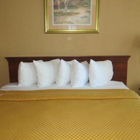Days Inn By Wyndham Kansas City Kültér fotó