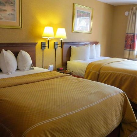 Days Inn By Wyndham Kansas City Kültér fotó