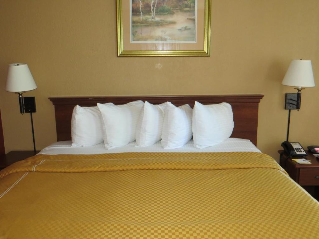 Days Inn By Wyndham Kansas City Kültér fotó