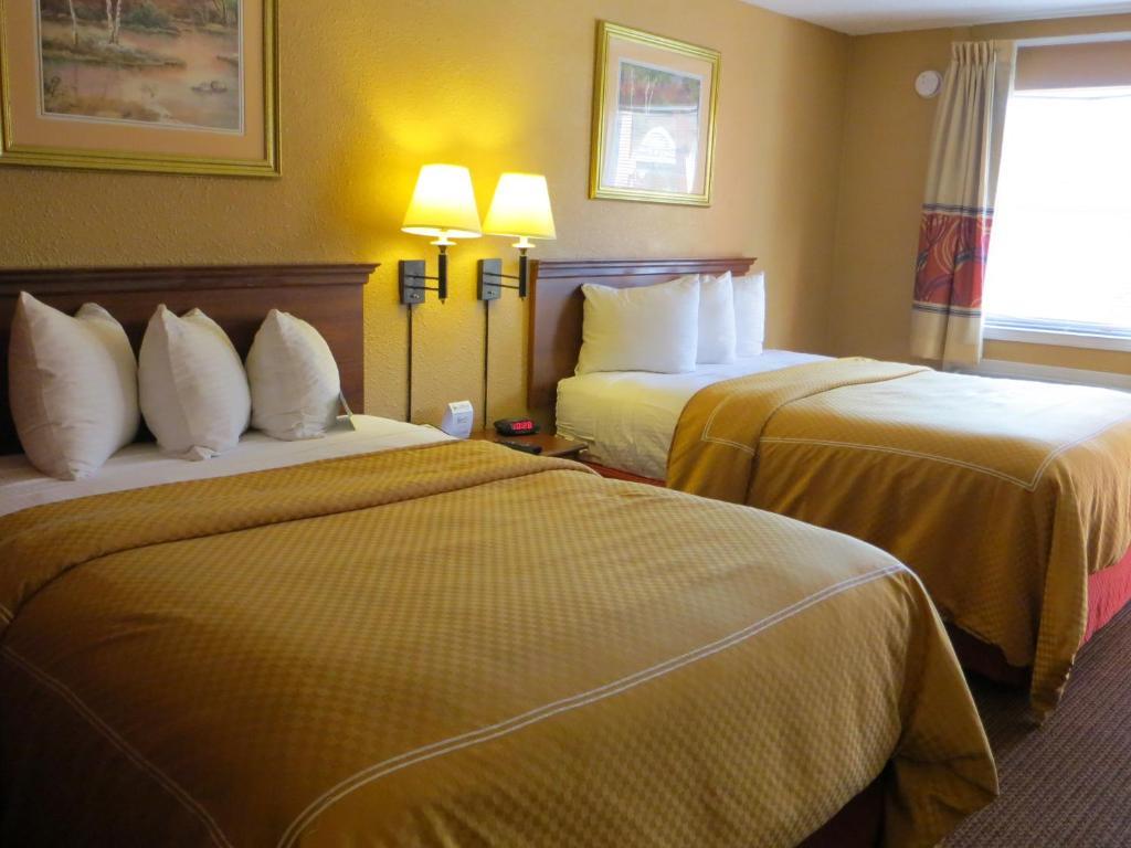 Days Inn By Wyndham Kansas City Kültér fotó