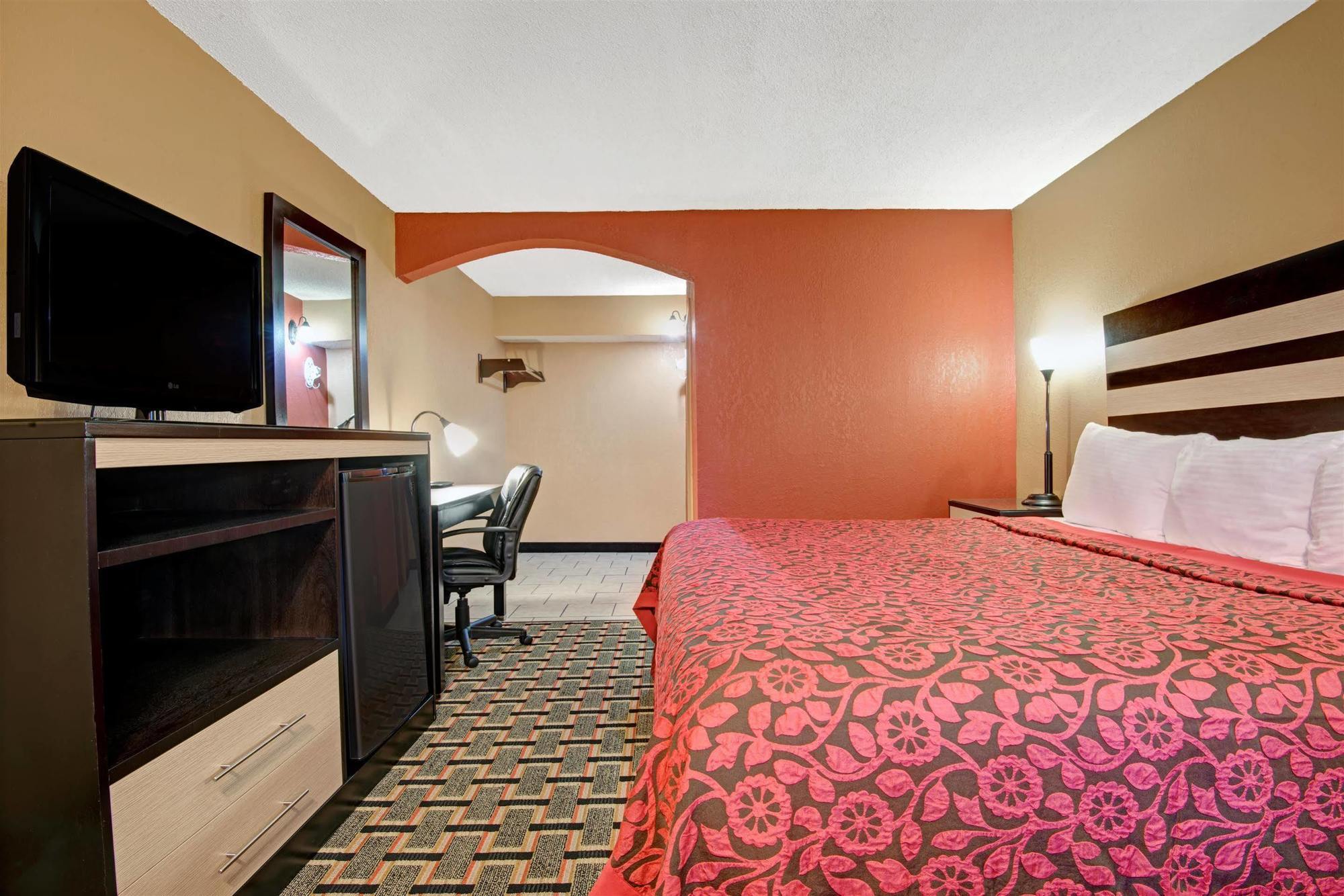 Days Inn By Wyndham Kansas City Kültér fotó