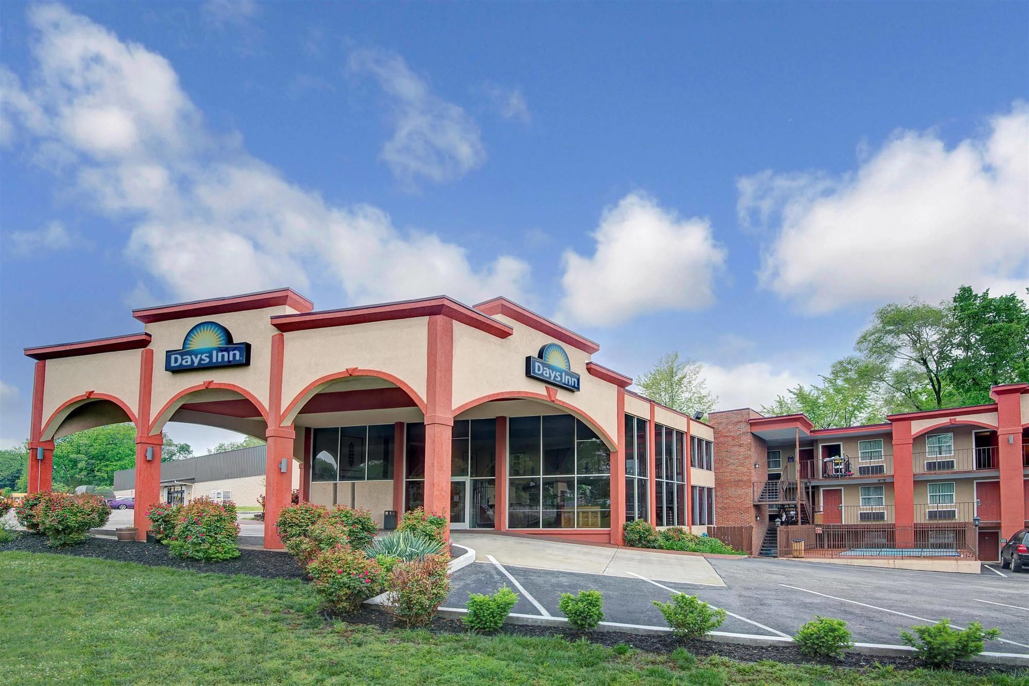 Days Inn By Wyndham Kansas City Kültér fotó
