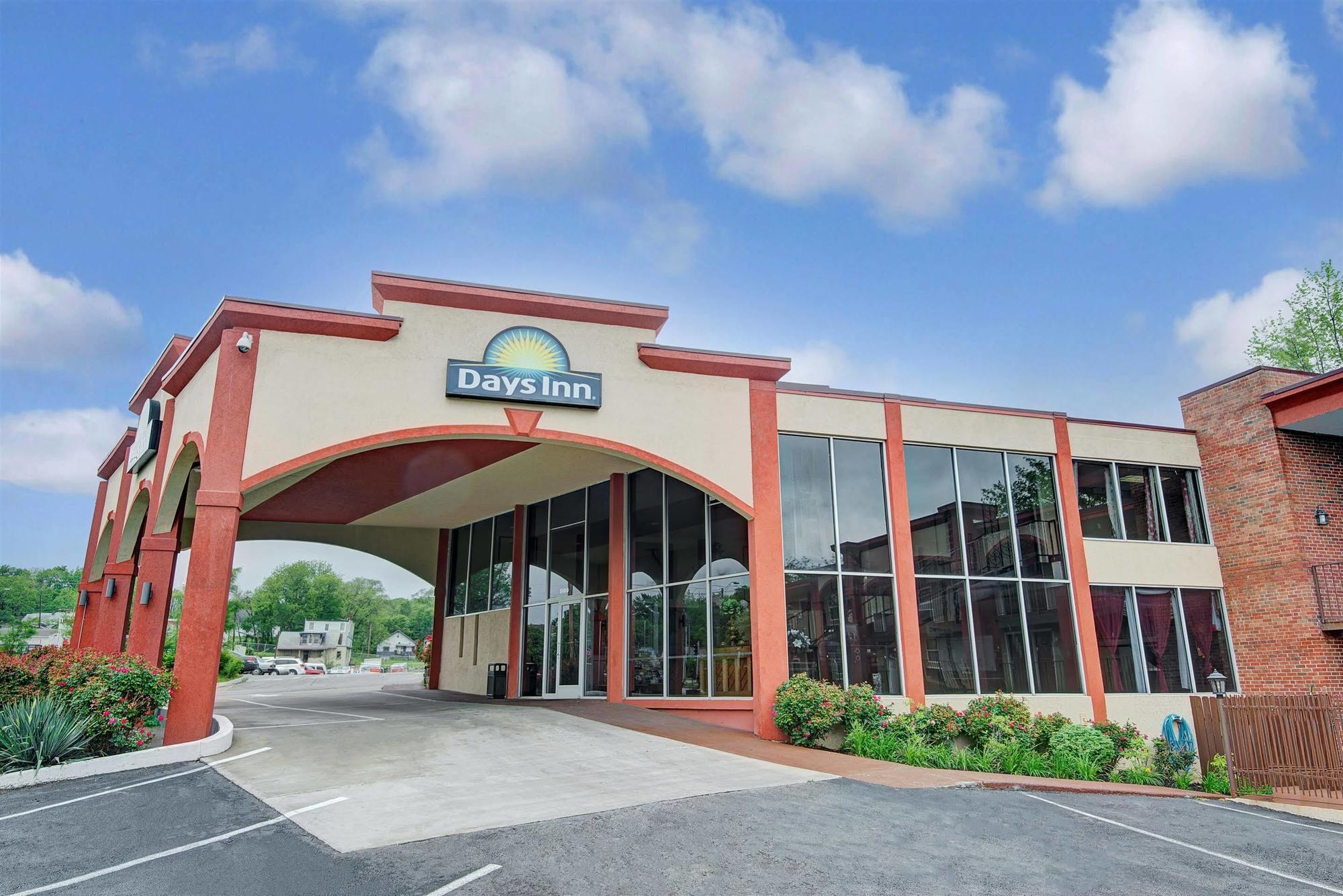 Days Inn By Wyndham Kansas City Kültér fotó