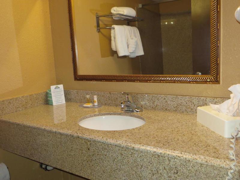 Days Inn By Wyndham Kansas City Kültér fotó